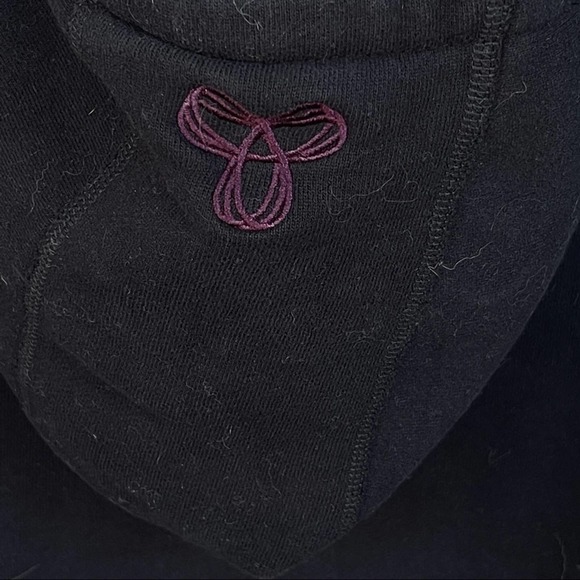 TNA Aritzia Sweater Adult Medium Black Purple Baltic Spiro Embroidered Hoodie - Picture 4 of 7